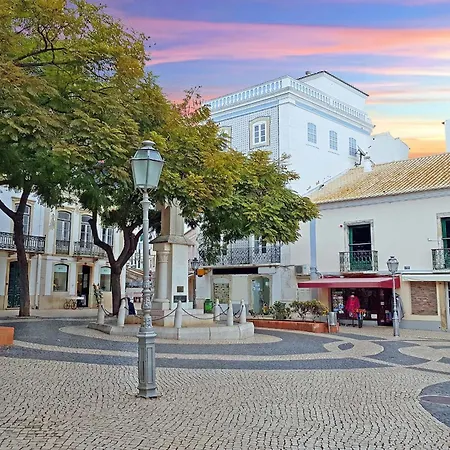 A70 - Junta Studio In * Lagos